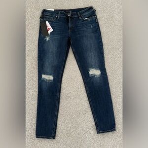NWT Silver Suki Curvy Skinny Jeans Size 32